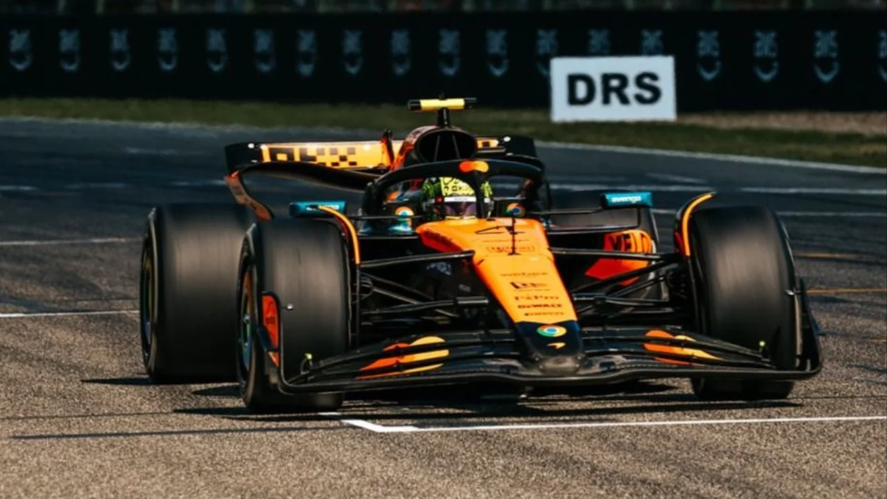 El MCL39 de McLaren en Ímola.