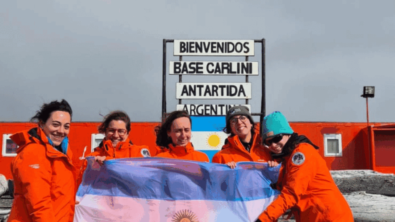 Volvió a la Antártida gracias a la universidad pública casi 25 años después de vivir ahí para investigar: la historia de Micaela