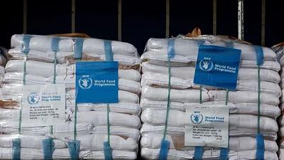 Israel permite la entrada de algunos camiones a Gaza, pero los palestinos exigen más Israel permite la entrada de algunos camiones a Gaza, pero los palestinos exigen más