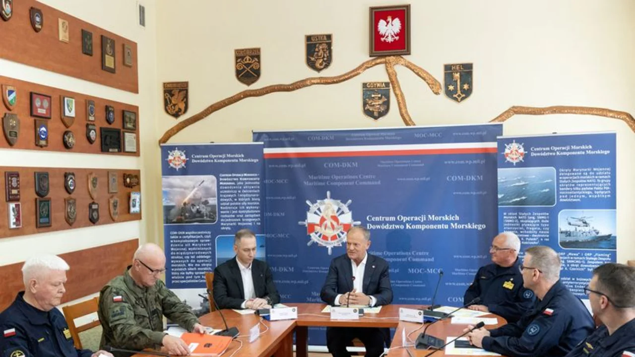 Polonia comprueba si hay explosivos cerca del cable submarino del Báltico, según el primer ministro