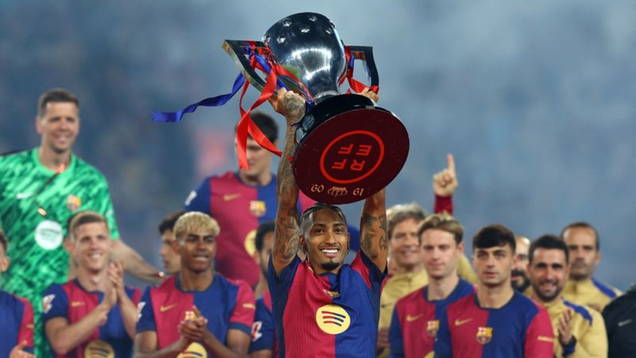Barcelona anuncia extensión de contrato de brasileño Raphinha hasta junio de 2028