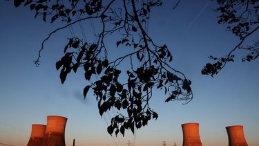 Trump pronto firmará decretos para impulsar la energía nuclear: fuentes