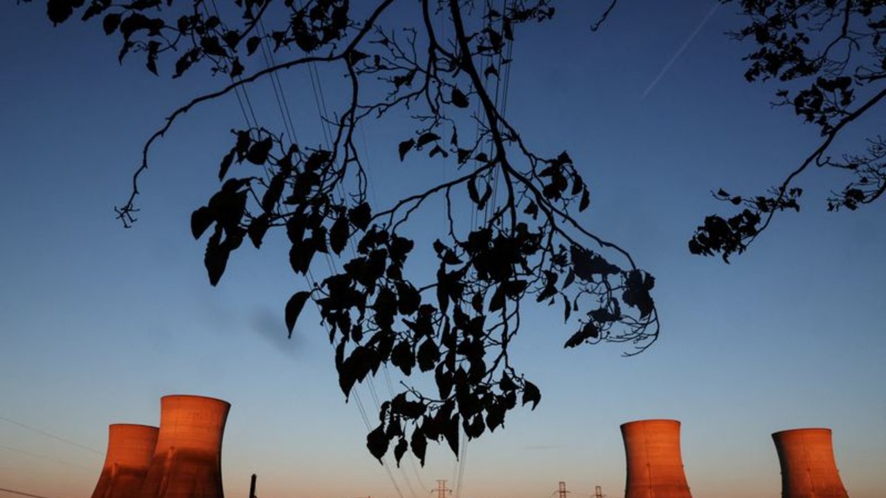 Trump pronto firmará decretos para impulsar la energía nuclear: fuentes