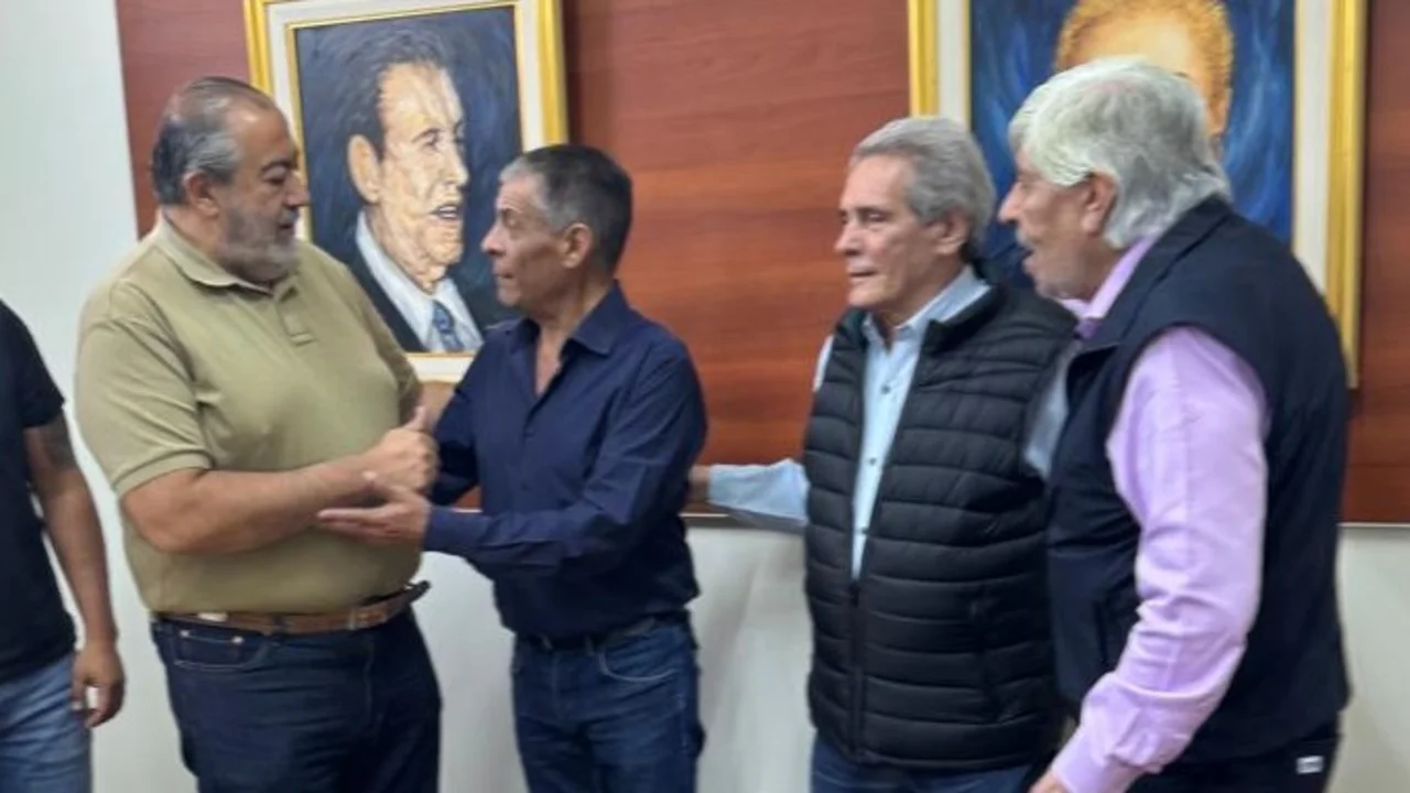 Acuña también se va de la CGT y el Gobierno husmea la sucesión