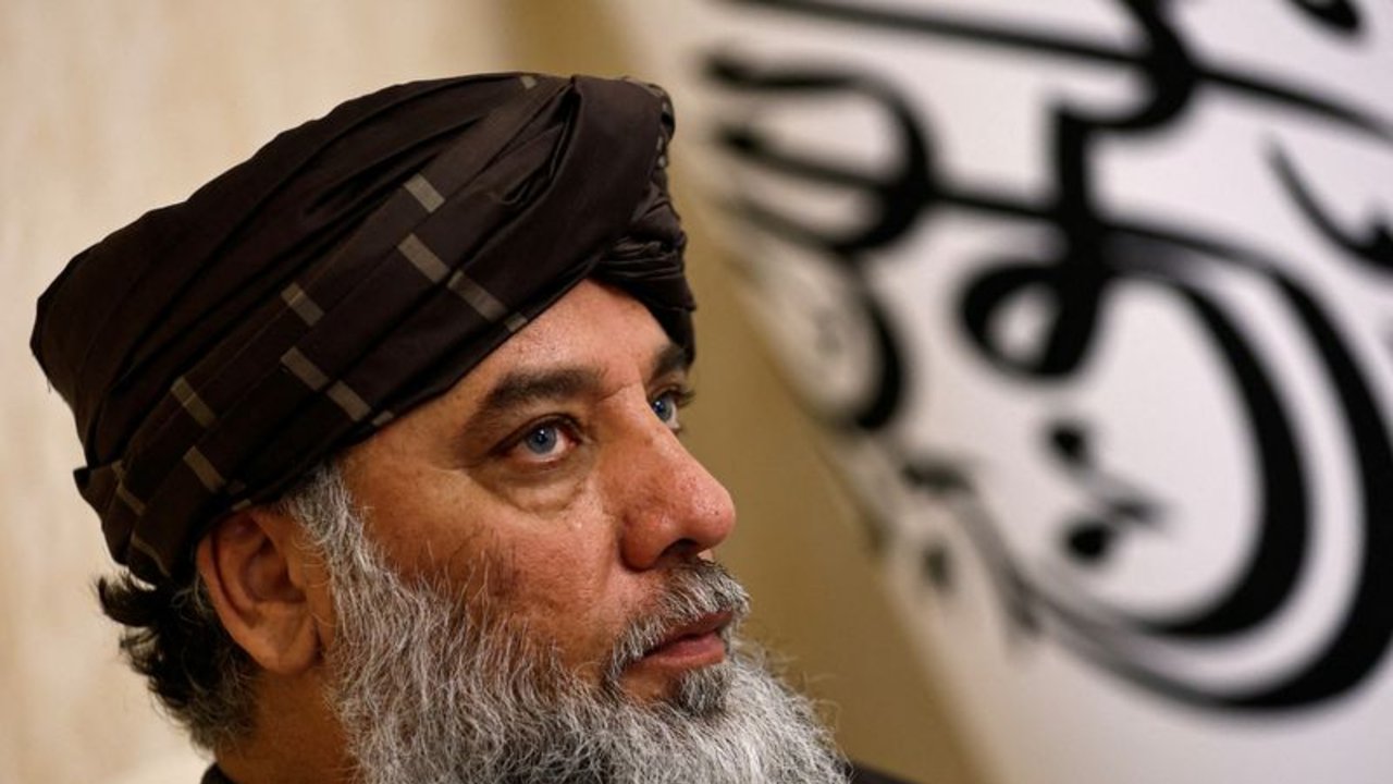 Los talibanes negocian con Rusia y China transacciones comerciales en monedas locales