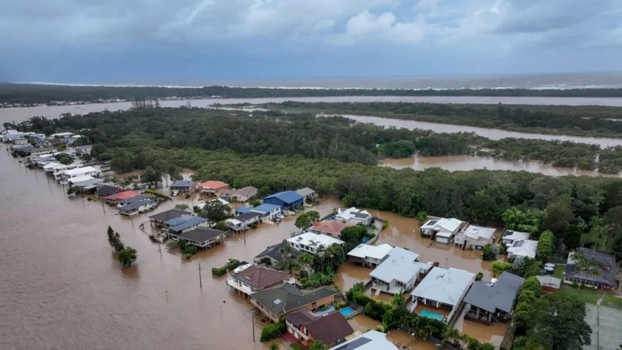 Las inundaciones en Australia dejan cuatro muertos y decenas de miles de personas incomunicadas