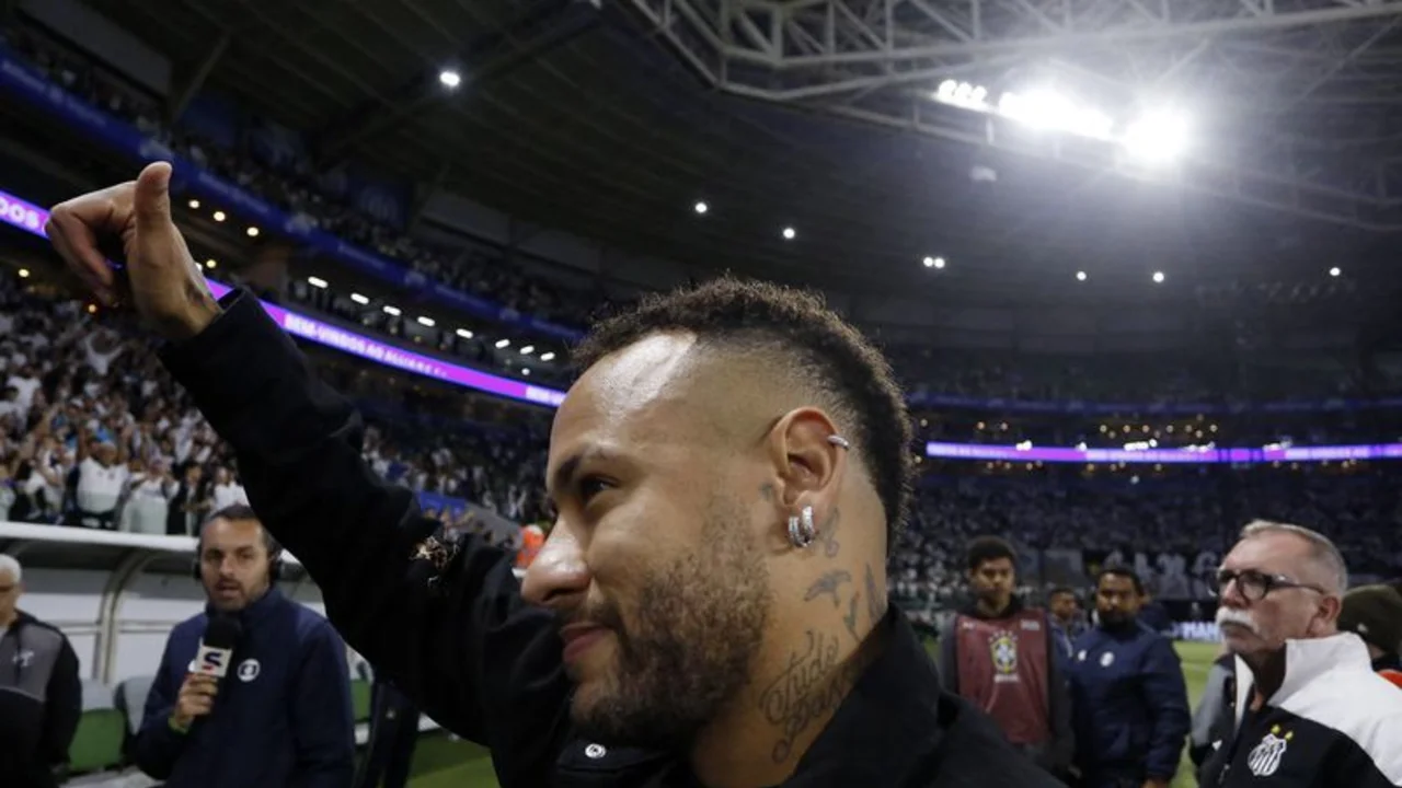 Neymar regresa tras lesión, su futuro en el Santos no está claro