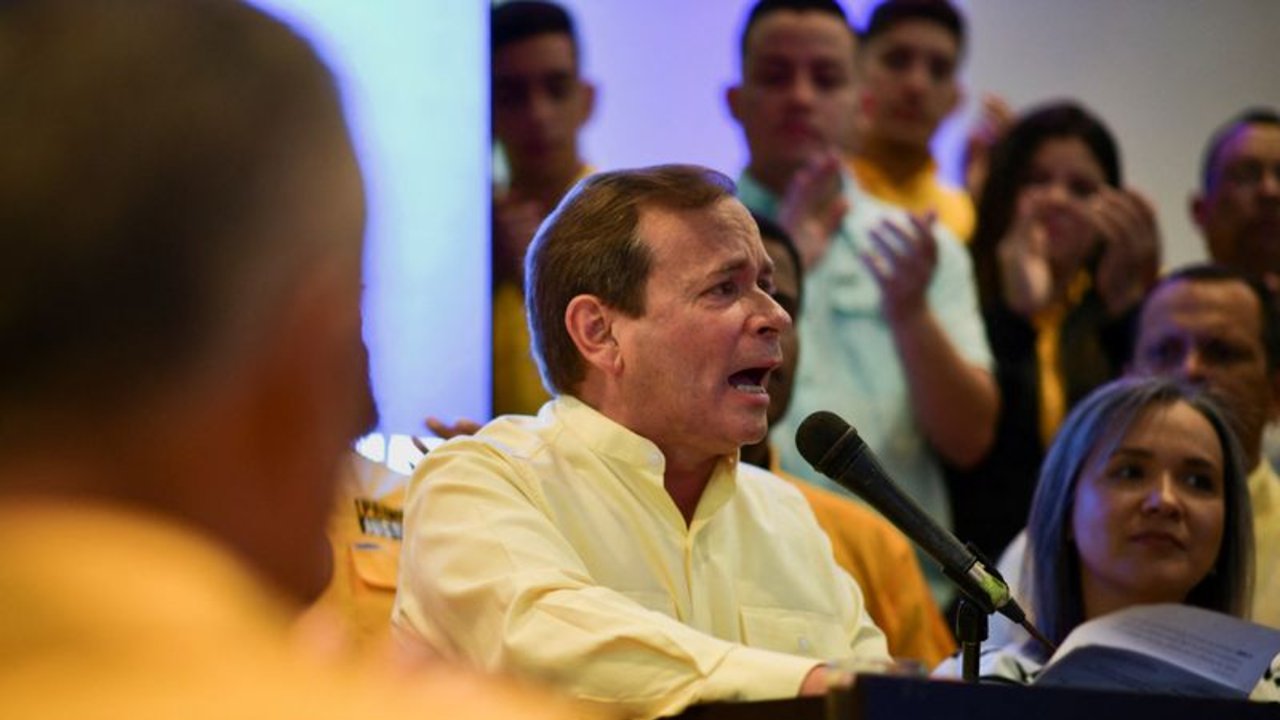 Dirigente opositor venezolano cercano a Machado es detenido: ministro del Interior