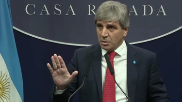El Gobierno perdió el control del dólar y se queda también sin pesos