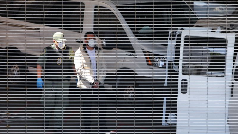 ICE detiene a inmigrantes en los juzgados y abre la puerta a las deportaciones aceleradas