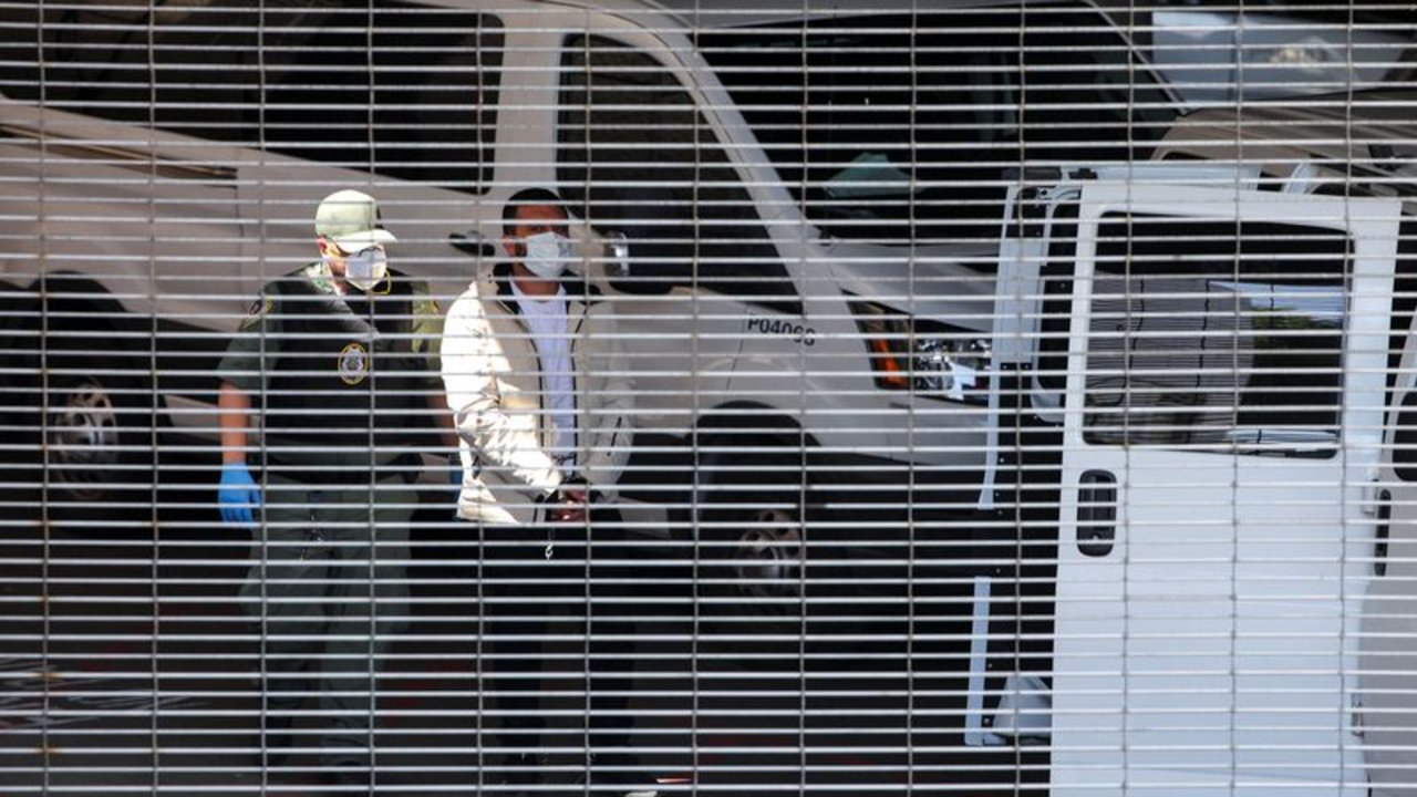 ICE detiene a inmigrantes en los juzgados y abre la puerta a las deportaciones aceleradas