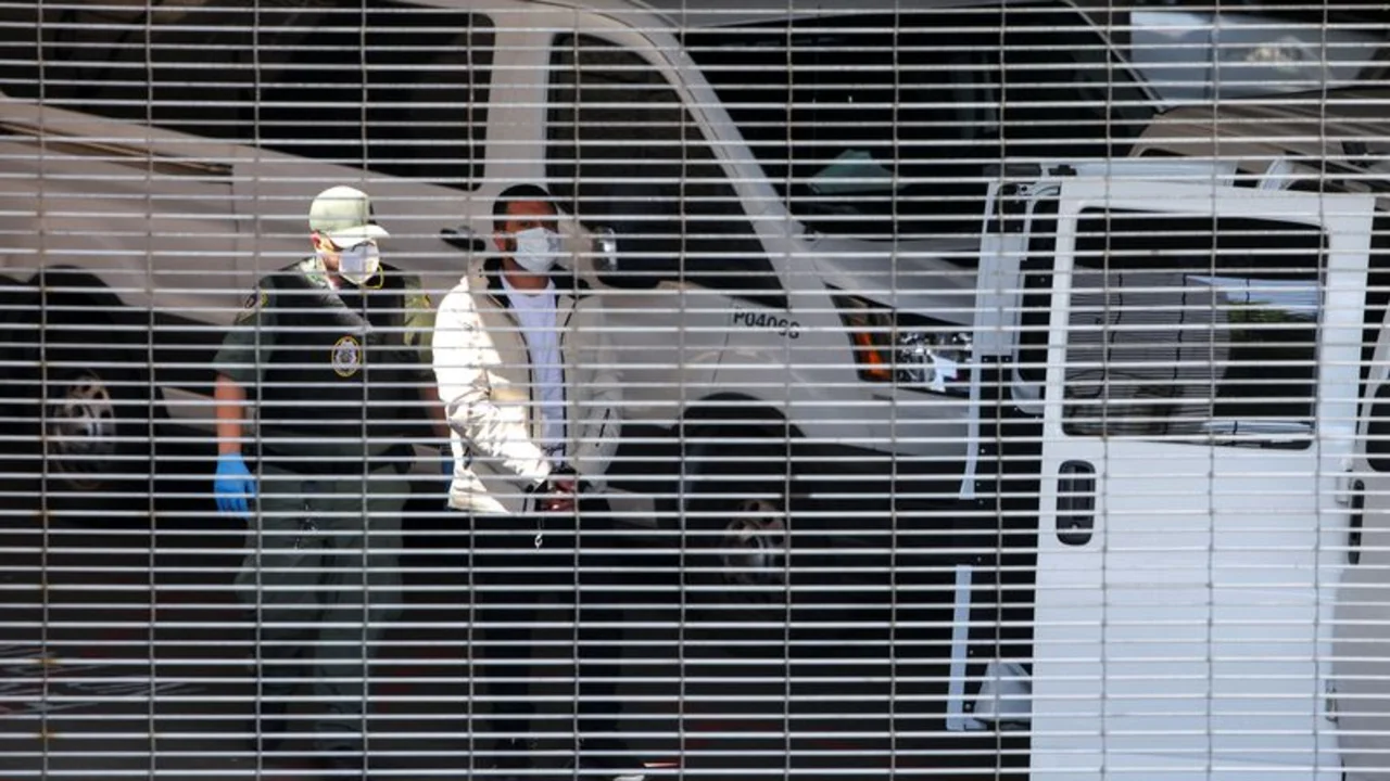 ICE detiene a inmigrantes en los juzgados y abre la puerta a las deportaciones aceleradas