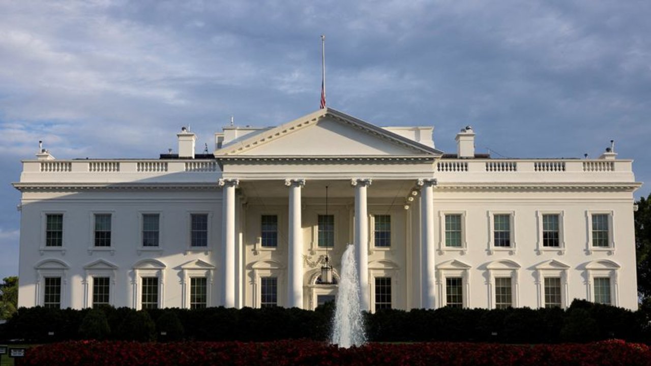 Consejo de Seguridad Nacional de la Casa Blanca se ve afectado por más despidos: fuentes