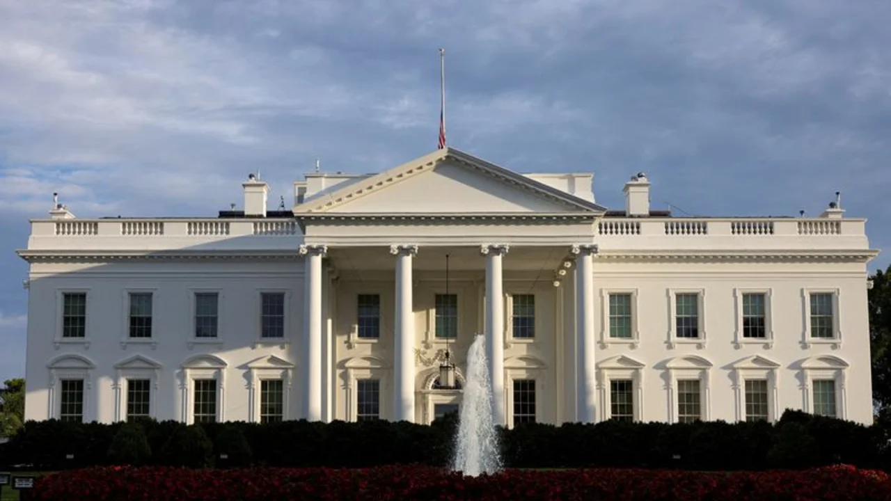 Consejo de Seguridad Nacional de la Casa Blanca se ve afectado por más despidos: fuentes