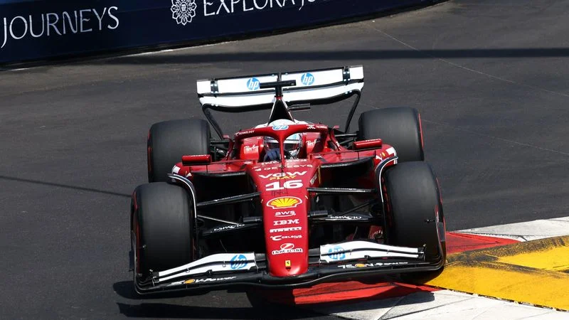 Leclerc arrasa en los entrenamientos del Gran Premio de Mónaco, Hamilton se cae
