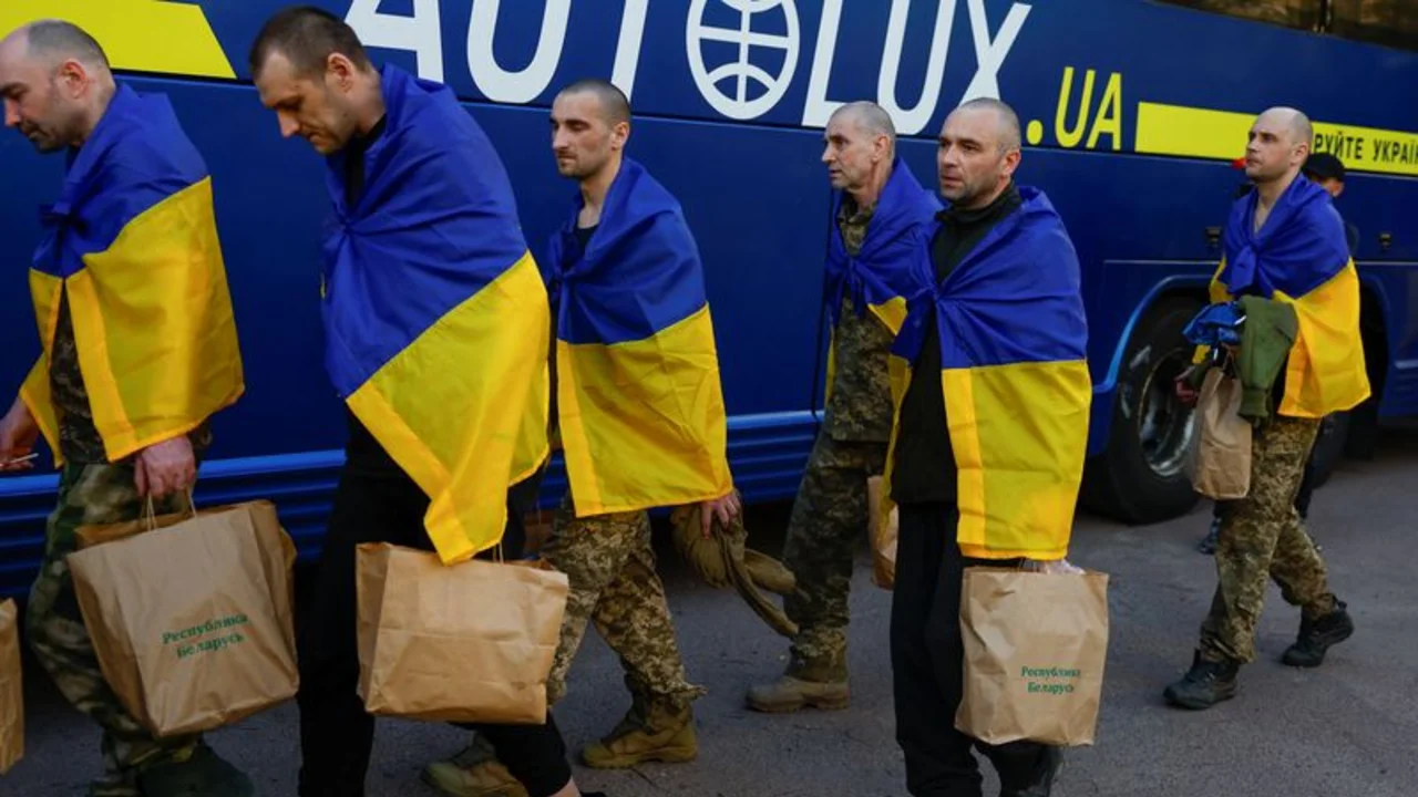 Rusia y Ucrania intercambian 307 soldados en el segundo día de canje de prisioneros de guerra