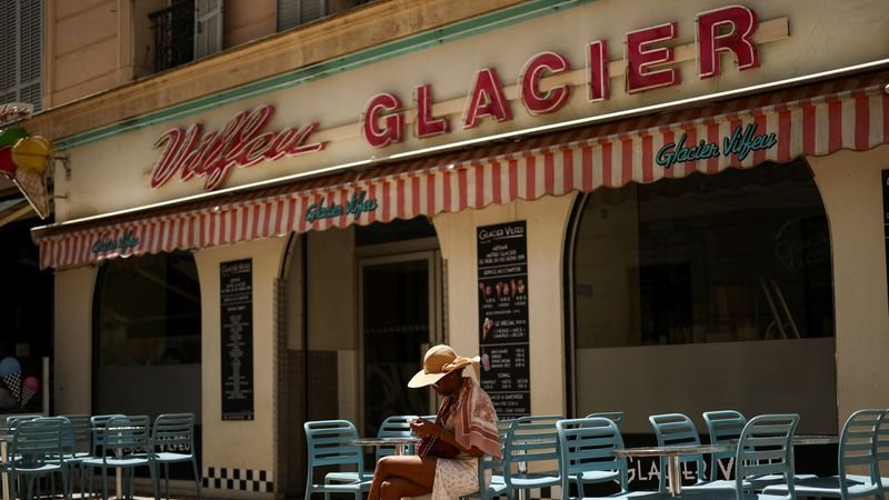 Cannes y sur de Francia sufren cortes de electricidad, la policía investiga posible ataque incendiario