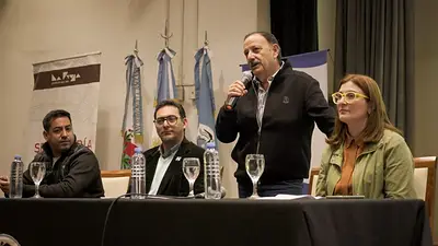 Quintela encabezó el Encuentro Nacional de Arquitectura Comunitaria: "Seguimos apostando a la obra pública" Quintela encabezó el Encuentro Nacional de Arquitectura Comunitaria: "Seguimos apostando a la obra pública"