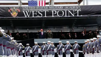 En West Point, Trump arremete contra las políticas DEI en un discurso estilo mitin En West Point, Trump arremete contra las políticas DEI en un discurso estilo mitin