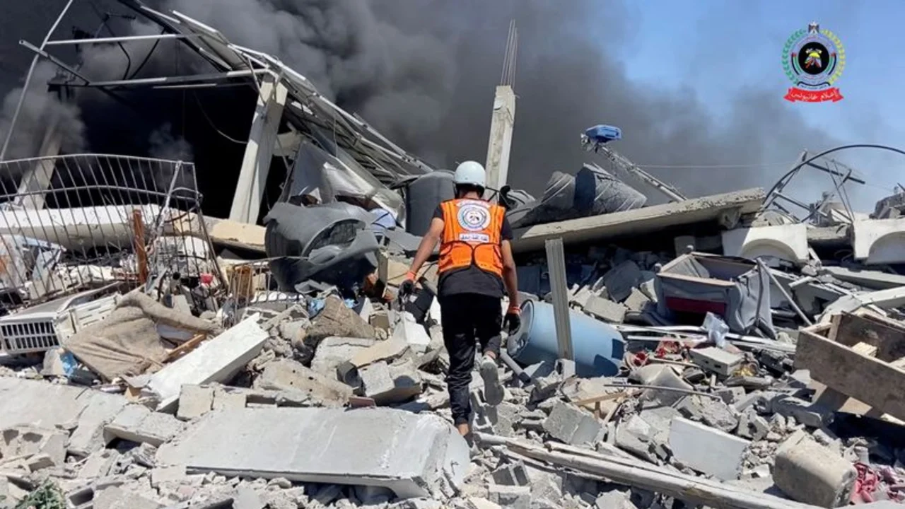 Ataques israelíes matan a 23 personas en Gaza, incluidos un periodista y un funcionario de rescates