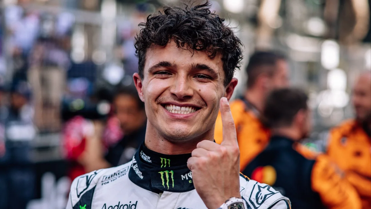 Lando Norris celebrando su triunfo en el GP de Mónaco 2025.