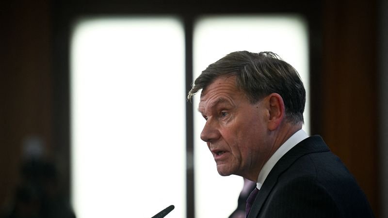 Es necesario imponer más sanciones a Rusia, hay una gran preocupación por Gaza: ministro