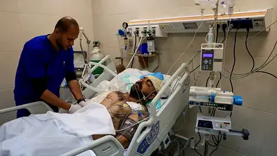 Un padre está en cuidados intensivos tras ataque israelí en Gaza que mató a nueve de sus hijos Un padre está en cuidados intensivos tras ataque israelí en Gaza que mató a nueve de sus hijos