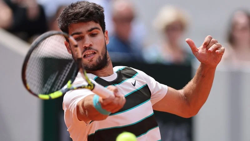 Alcaraz y Ruud abren participación en el Abierto de Francia con triunfos por la vía rápida