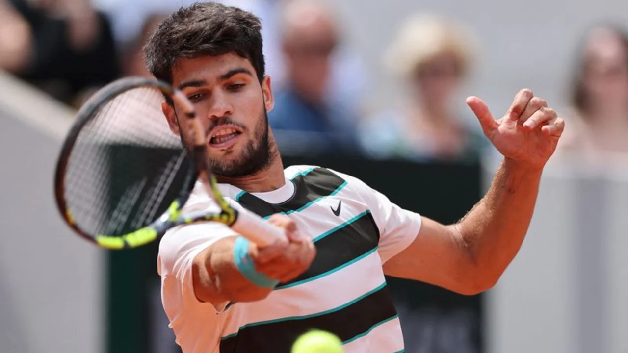Alcaraz y Ruud abren participación en el Abierto de Francia con triunfos por la vía rápida