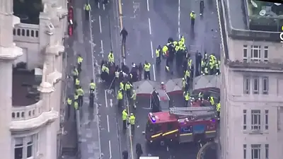 Atropello masivo: un vehículo arrolló a hinchas del Liverpool que festejaban el título de la Premier League Atropello masivo: un vehículo arrolló a hinchas del Liverpool que festejaban el título de la Premier League