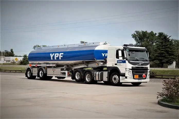 Camión YPF.