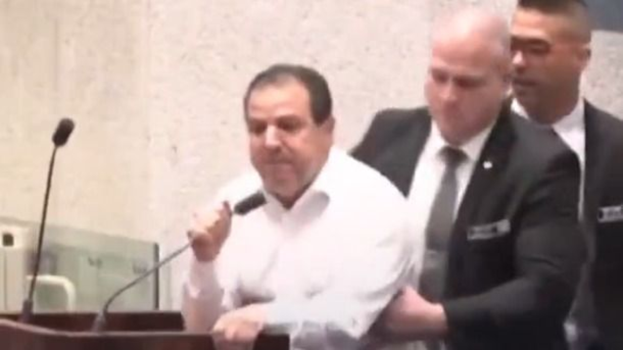 Sacan a la fuerza a un parlamentario israelí que denunció la destrucción de Gaza