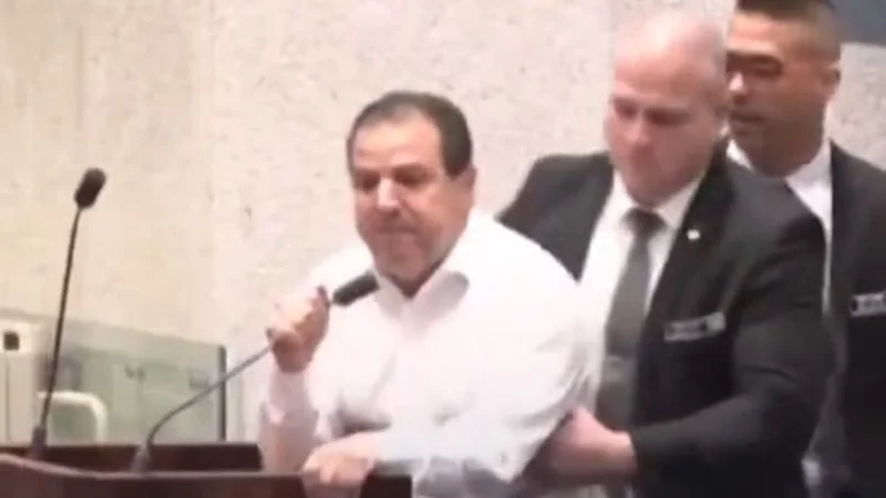 Sacan a la fuerza a un parlamentario israelí que denunció la destrucción de Gaza