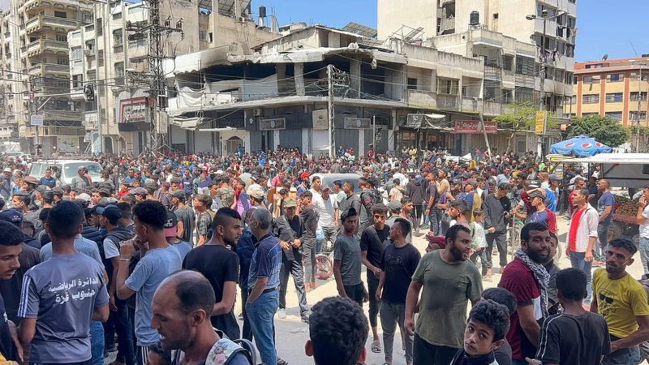 La fundación respaldada por EEUU empieza a operar en Gaza mientras ataques israelíes matan a decenas