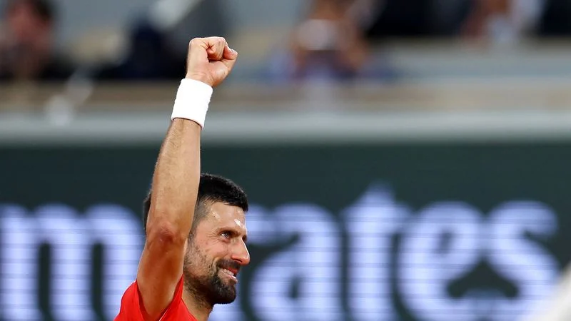 Djokovic y Zverev pasan sin problemas a segunda ronda en Roland Garros; Medvedev cae en cinco sets
