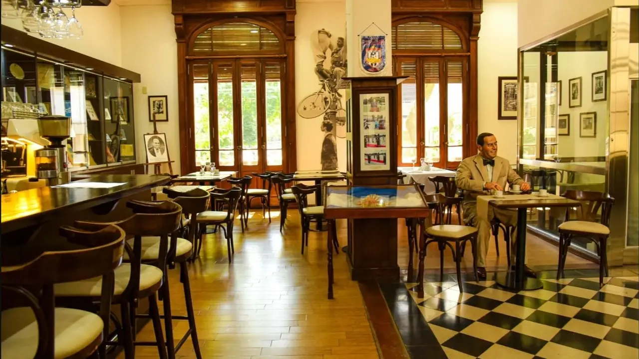 El Gobierno eliminó la concesión de Un café con Perón: "Quedan 30 familias en la calle"