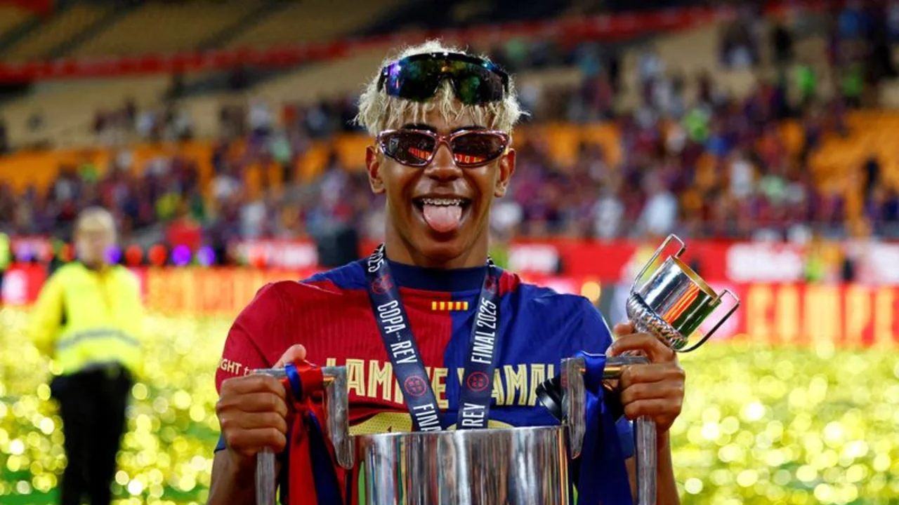 Lamine Yamal amplía su contrato con el Barcelona hasta 2031