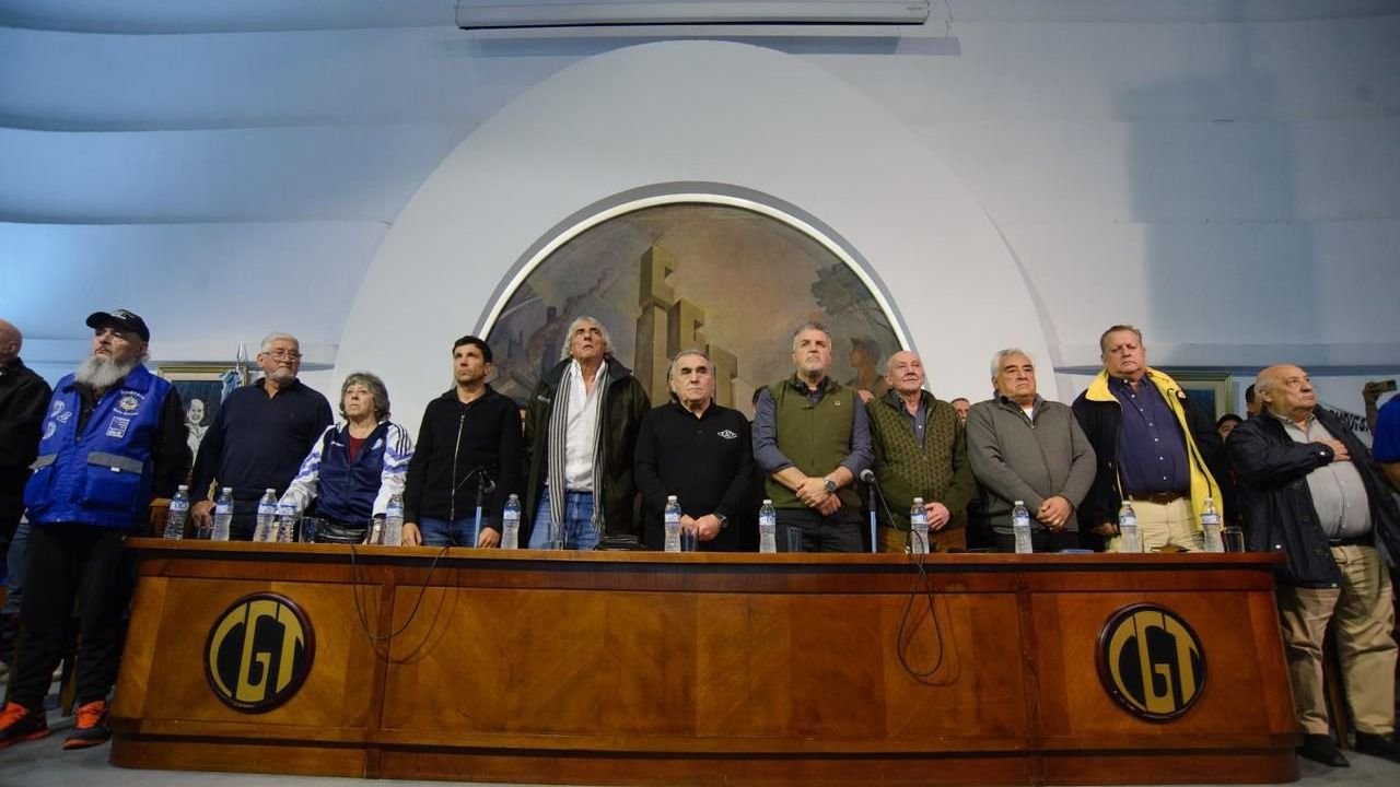 Los gremios del transporte anunciaron un plan de lucha y evaluarán hacer un paro en junio