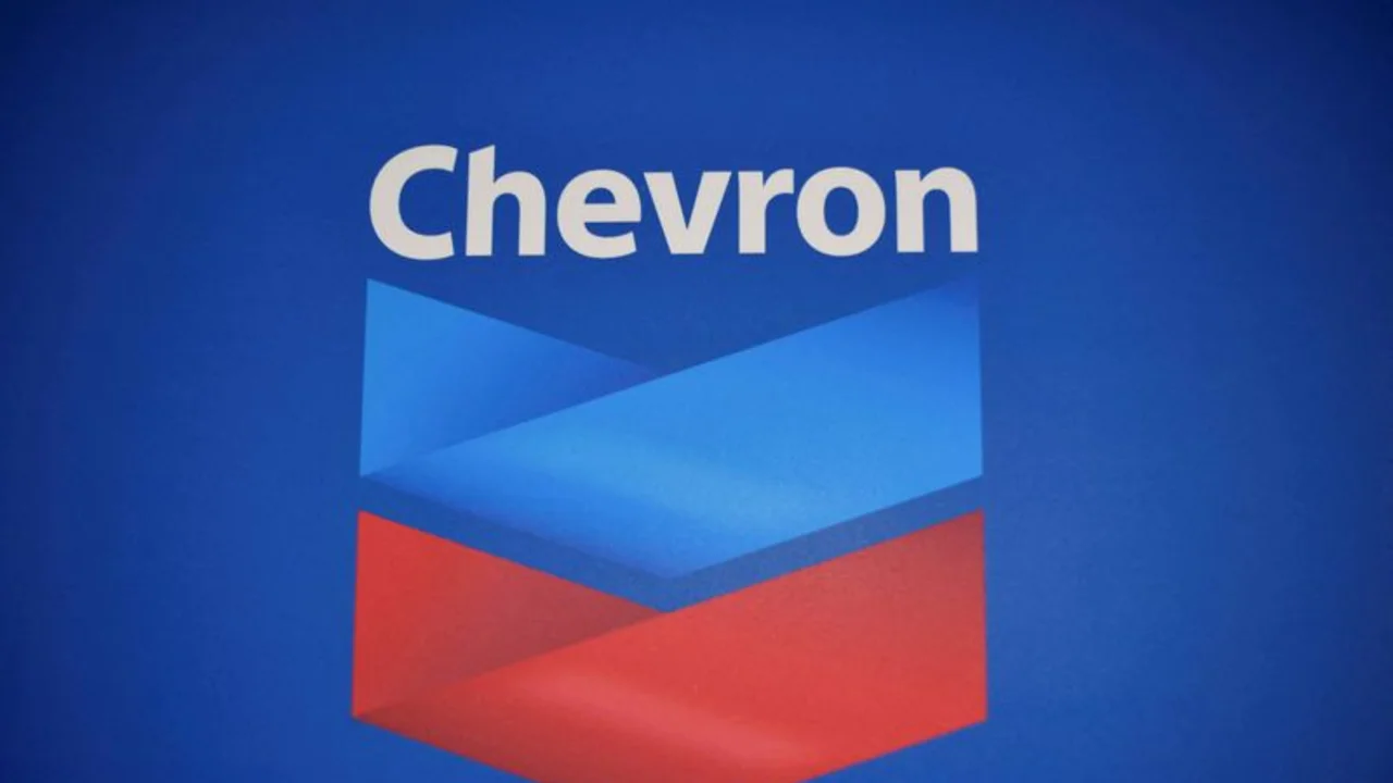 EEUU otorga a Chevron autorización limitada para mantener activos en Venezuela: fuentes