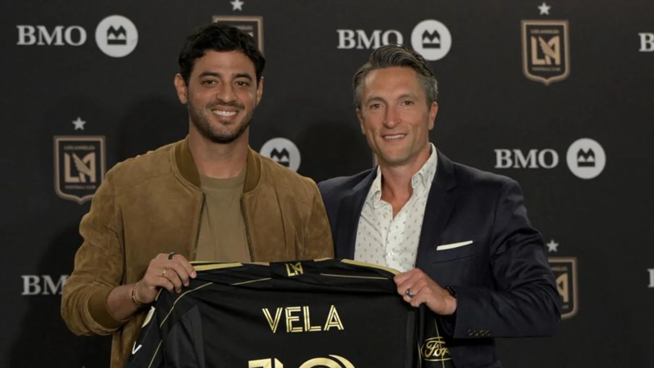Delantero mexicano Carlos Vela anuncia su retiro del fútbol profesional