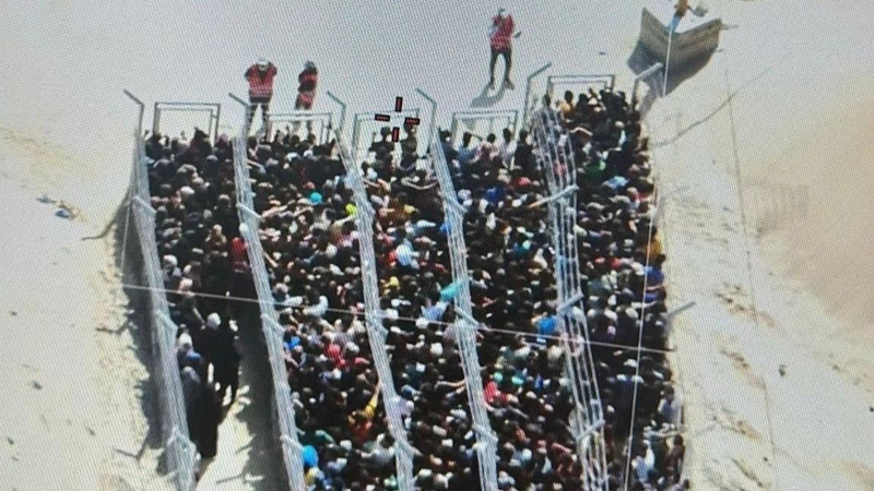 El hambre de los palestinos desarmó el cuestionado plan de Israel para distribuir la ayuda humanitaria en Gaza