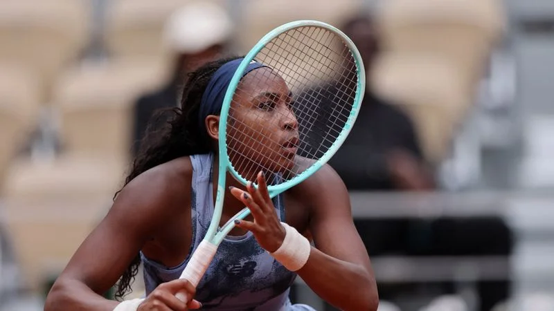 Gauff encuentra el ritmo tras olvidar las raquetas y Medvédev cae en Roland Garros