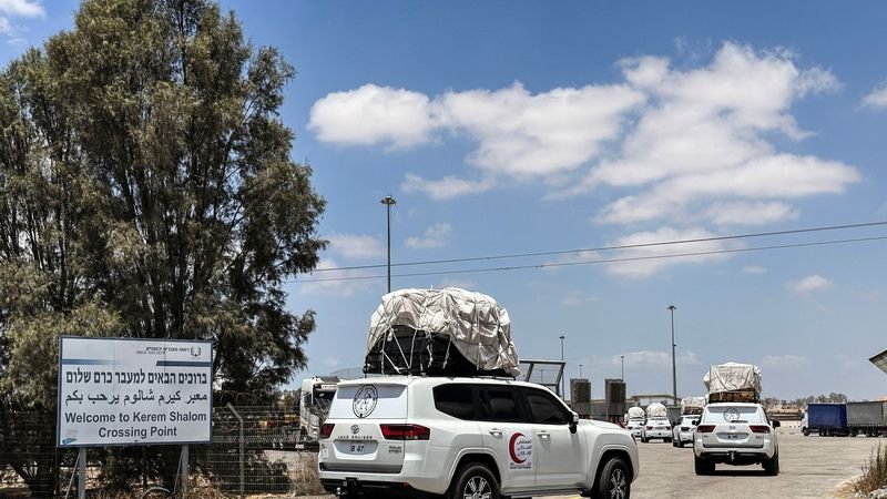 Los asaltos a camiones de alimentos en Gaza evidencian los problemas de distribución de la ayuda