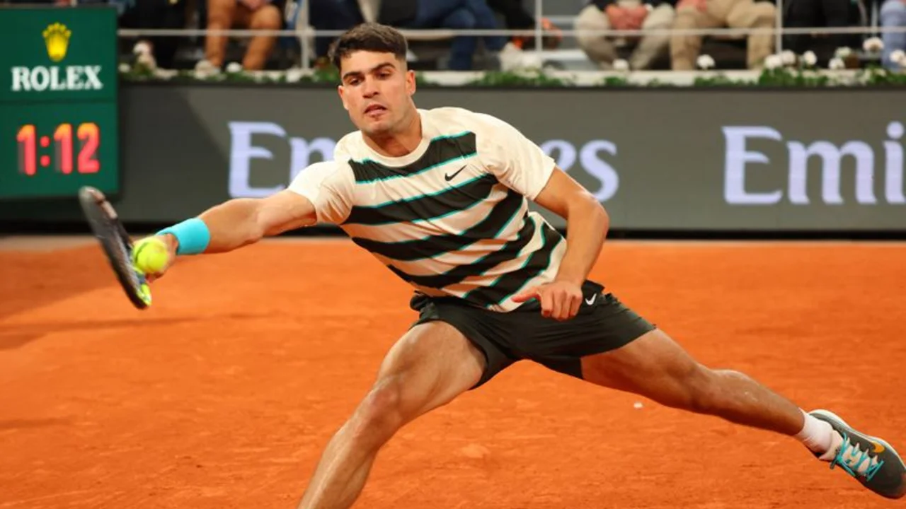 Alcaraz supera el susto de Marozsan y avanza en Roland Garros; Ruud y Cerúndolo caen