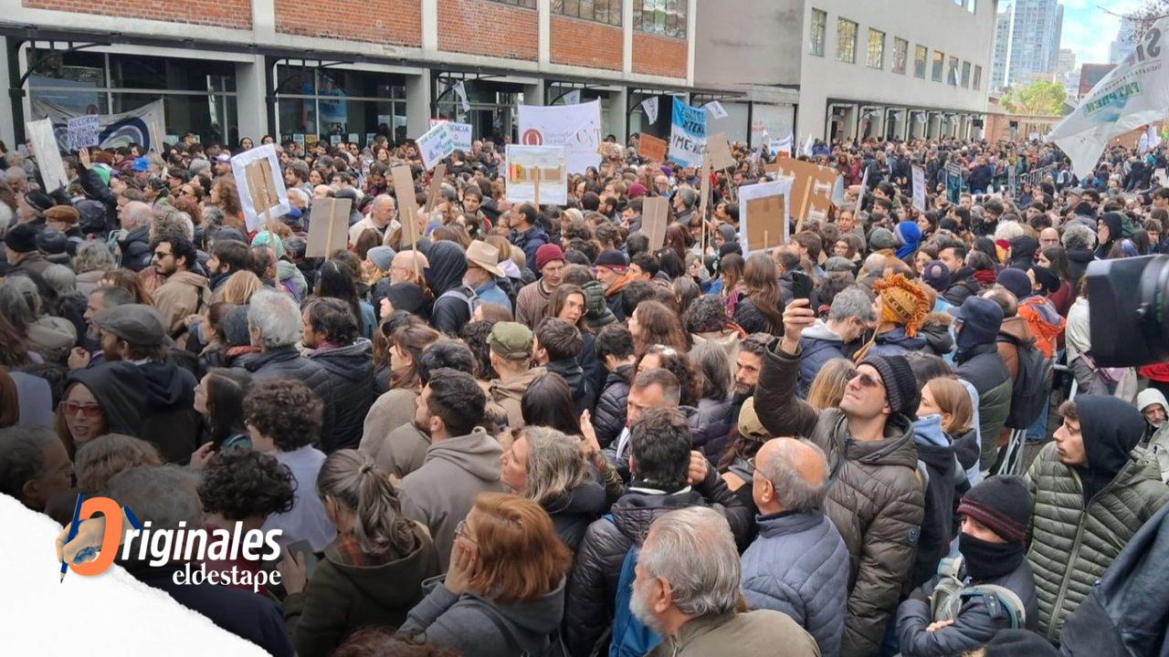 Miles de científicos protestaron contra el ajuste de Milei: "Cientificidio"