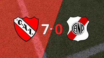 Independiente goleó 7-0 a Nacional Potosí con doblete de Santiago Montiel Independiente goleó 7-0 a Nacional Potosí con doblete de Santiago Montiel
