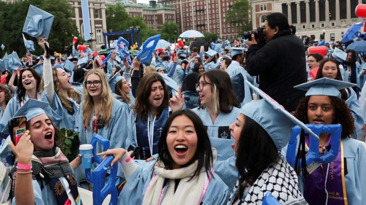 Los estudiantes chinos se desesperan ante la restricción de visados en EEUU