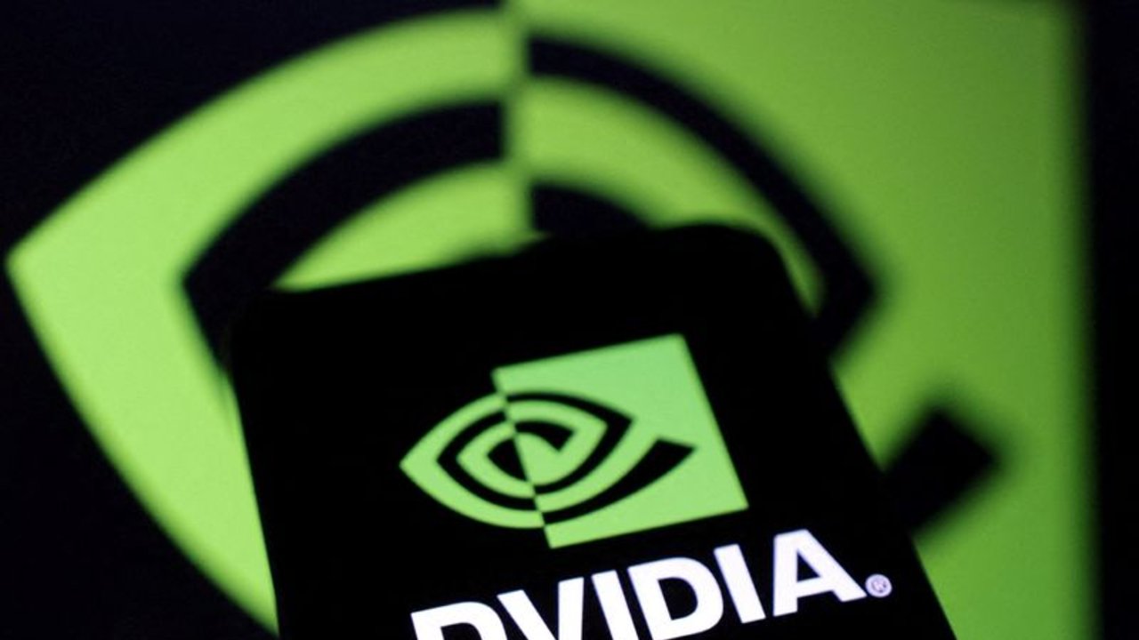 Nvidia revela más riesgos en China, pero su CEO elogia a Trump