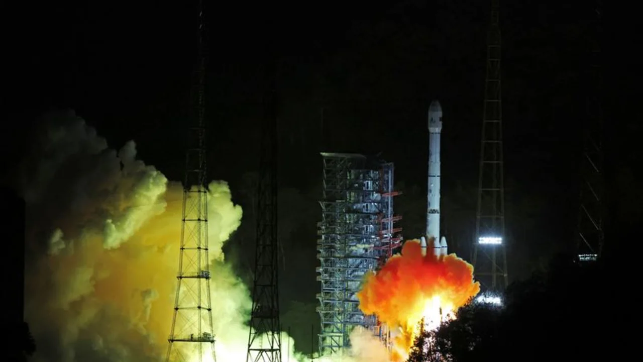China lanza una misión espacial para tomar muestras de asteroides