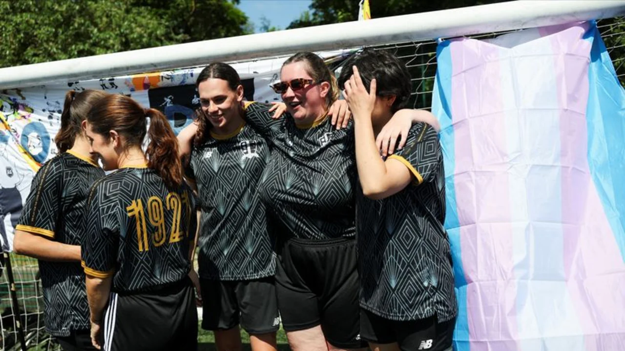 Mujeres trans encuentran un espacio seguro en un club de fútbol de Londres